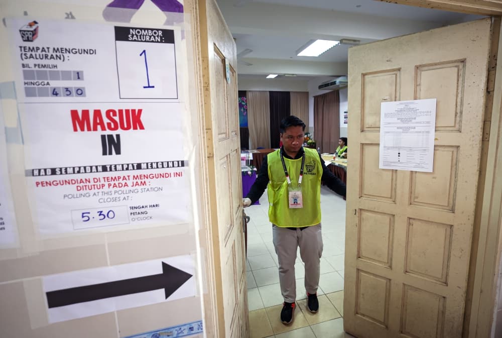 Rain fails to dampen spirits as voters turn out early for Sabah election