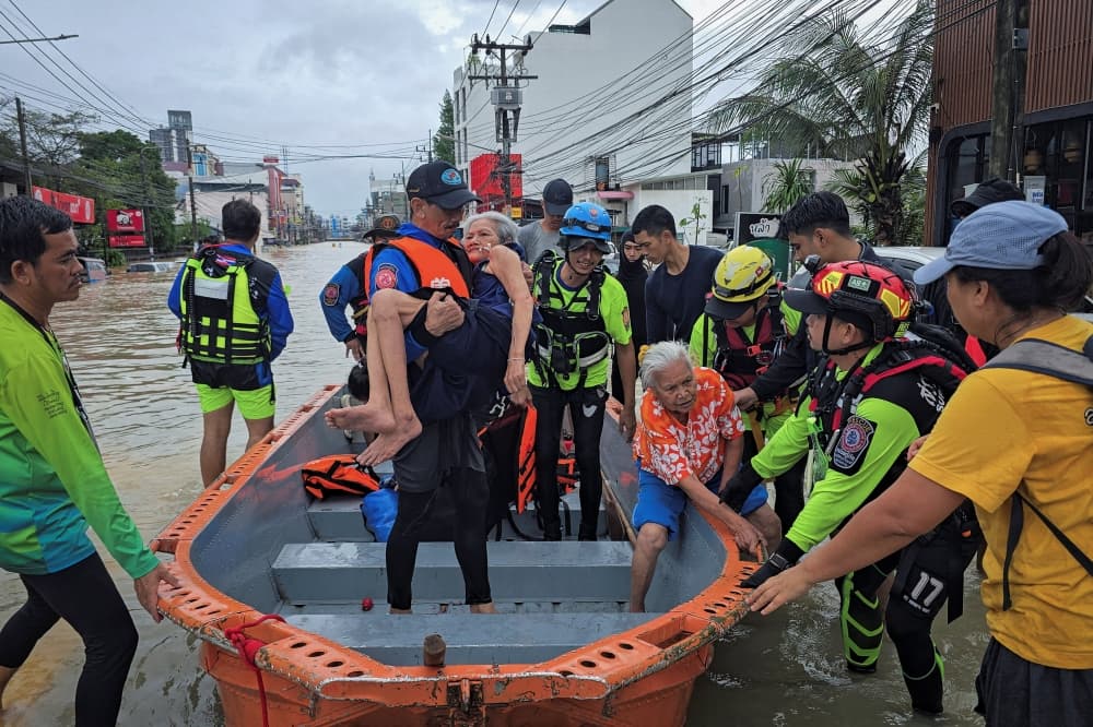 Flood evacuation in southern Thailand ends on a high note as 6,222 Malaysians rescued, last group returns home