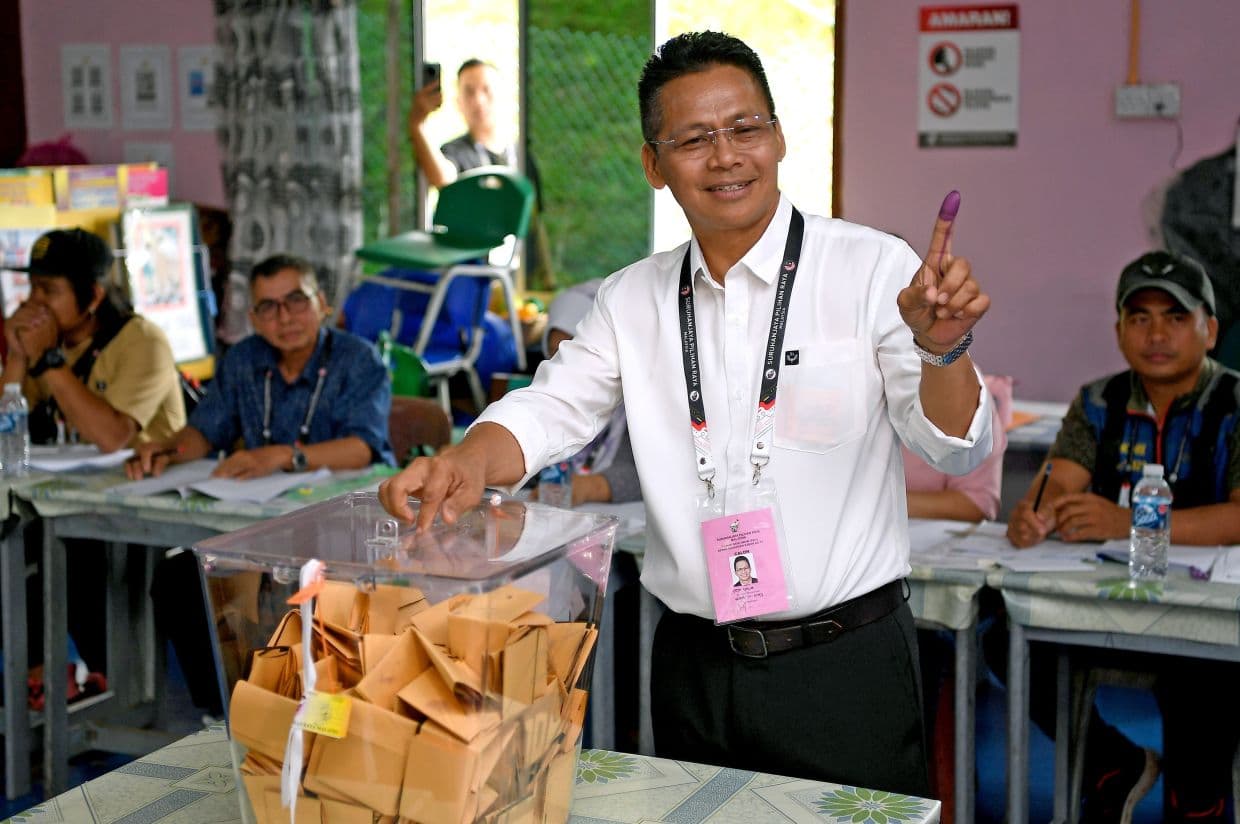 Sabah polls: Inanam candidate Peto Galim casts ballot at SK Kokol