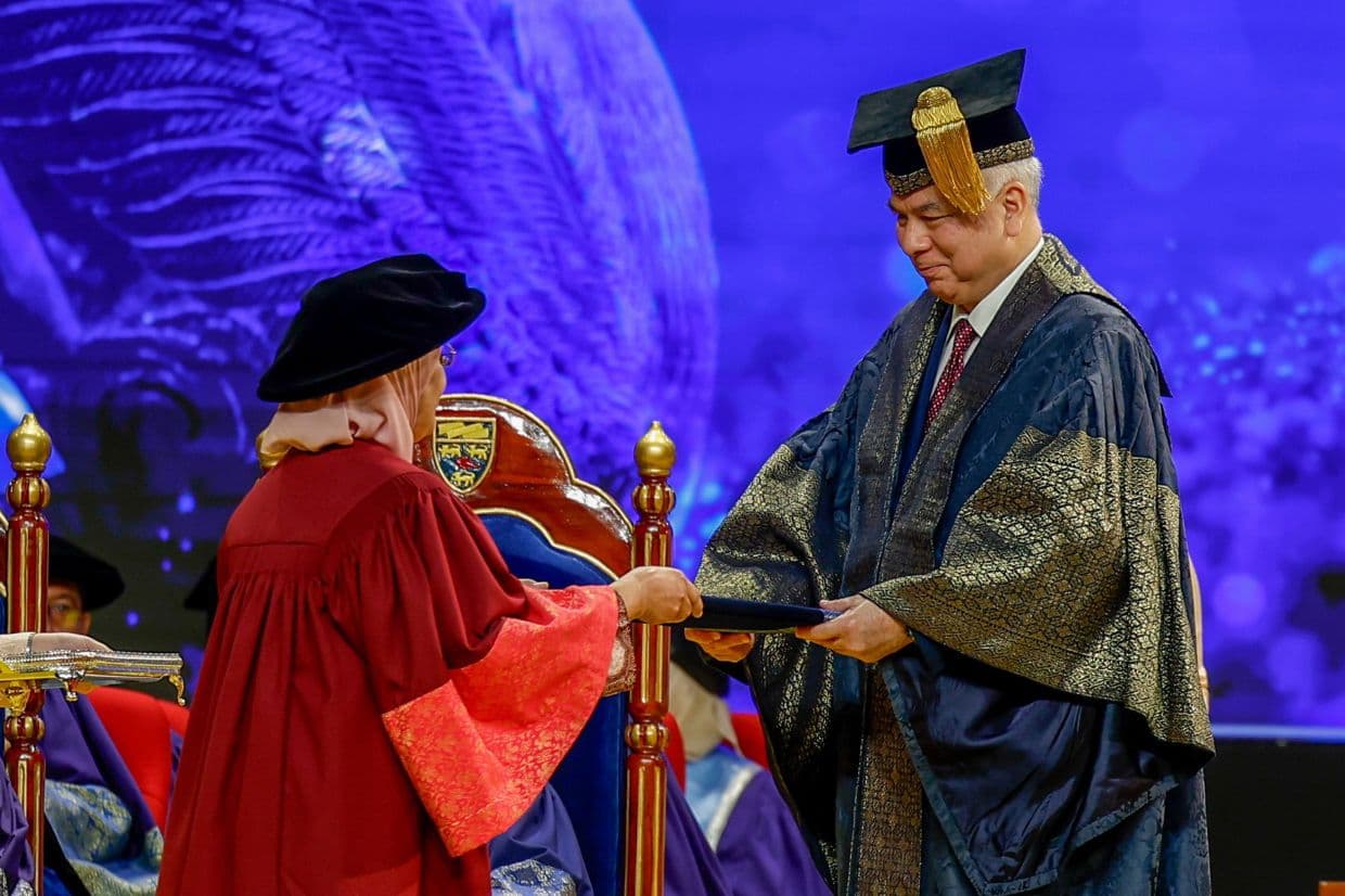 Sultan Nazrin confers honorary doctorate on former CJ Tengku Maimun at UM convo