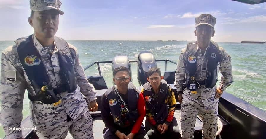 Boat capsizes in Johor: Two local fishermen rescued