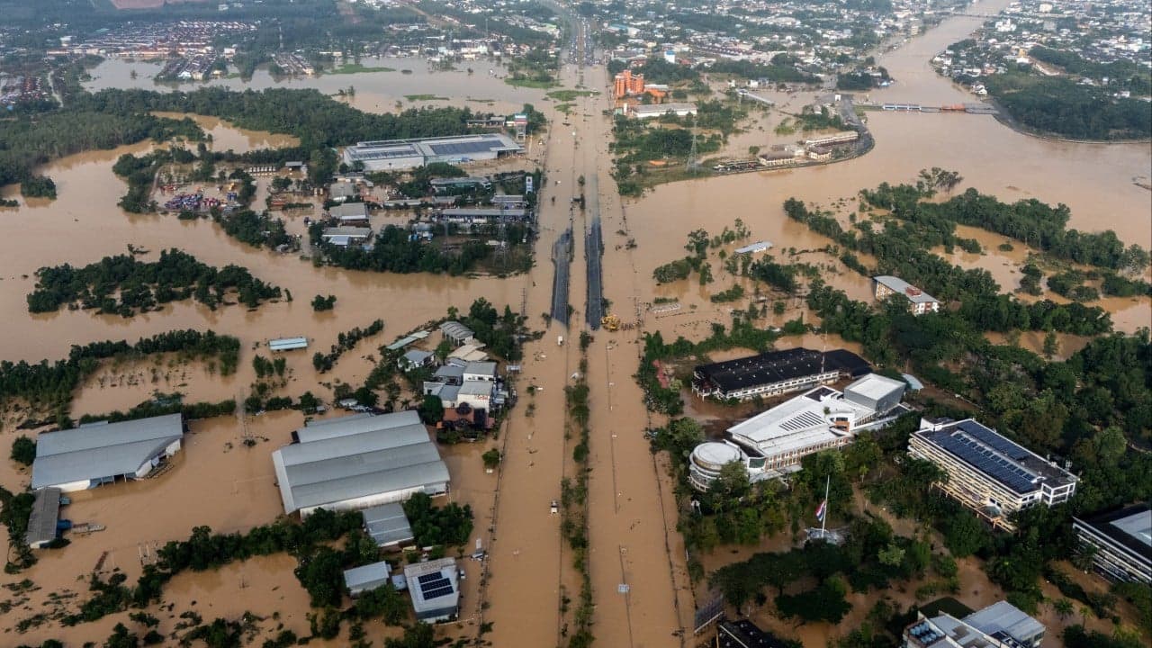 Thailand flood death toll doubles as government faces mounting criticism