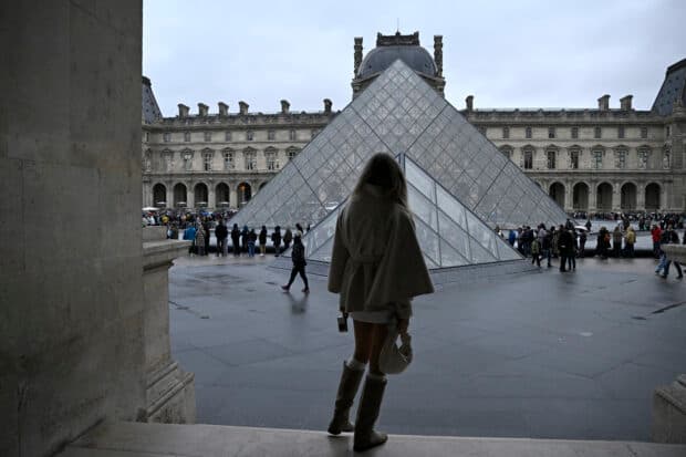 Louvre museum to increase ticket price for visitors from outside EU