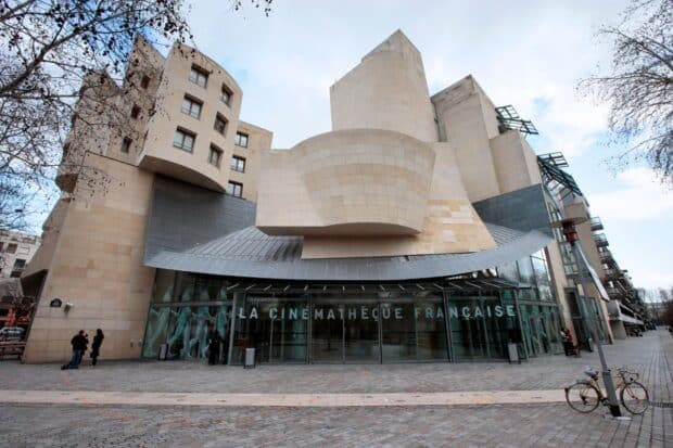 Bedbugs force closure of prestigious Paris cinema