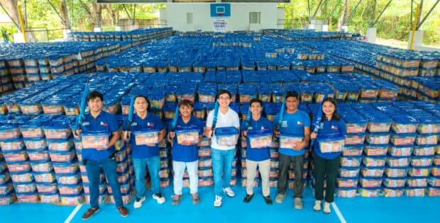 Leandro Leviste rejects โkickbacks,โ salary, gives out noche buena packs