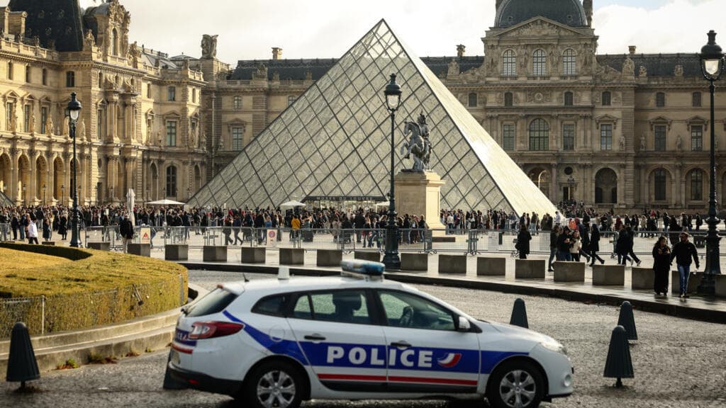 French prosecutors charge fourth suspected member of Louvre jewel heist gang