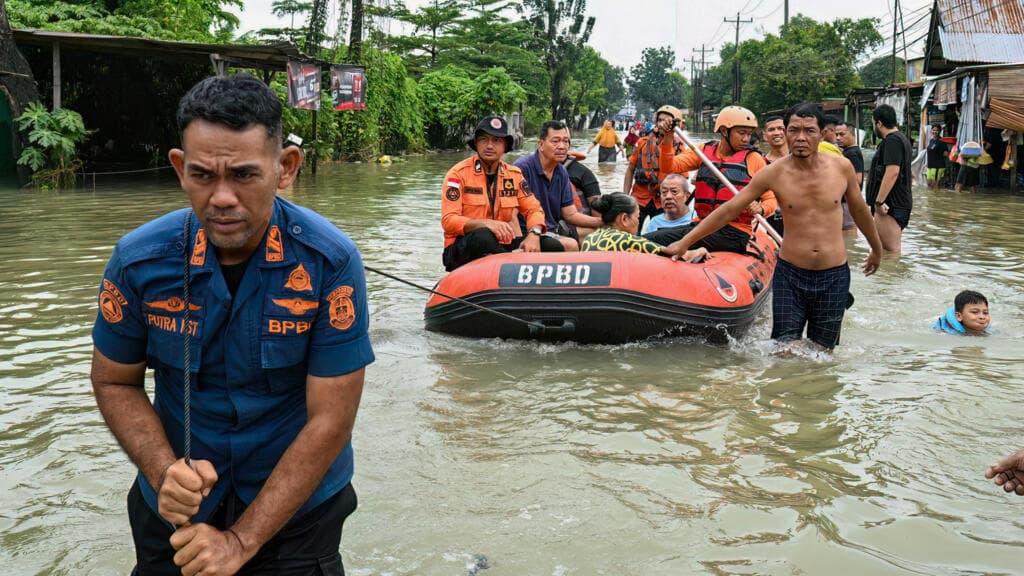 Death toll in Thailand, Indonesia and Malaysia floods tops 250
