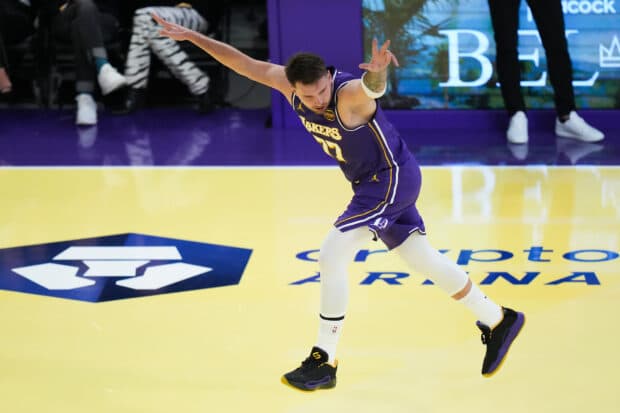 Lakers playing NBA Cup game vs Mavericks on normal court