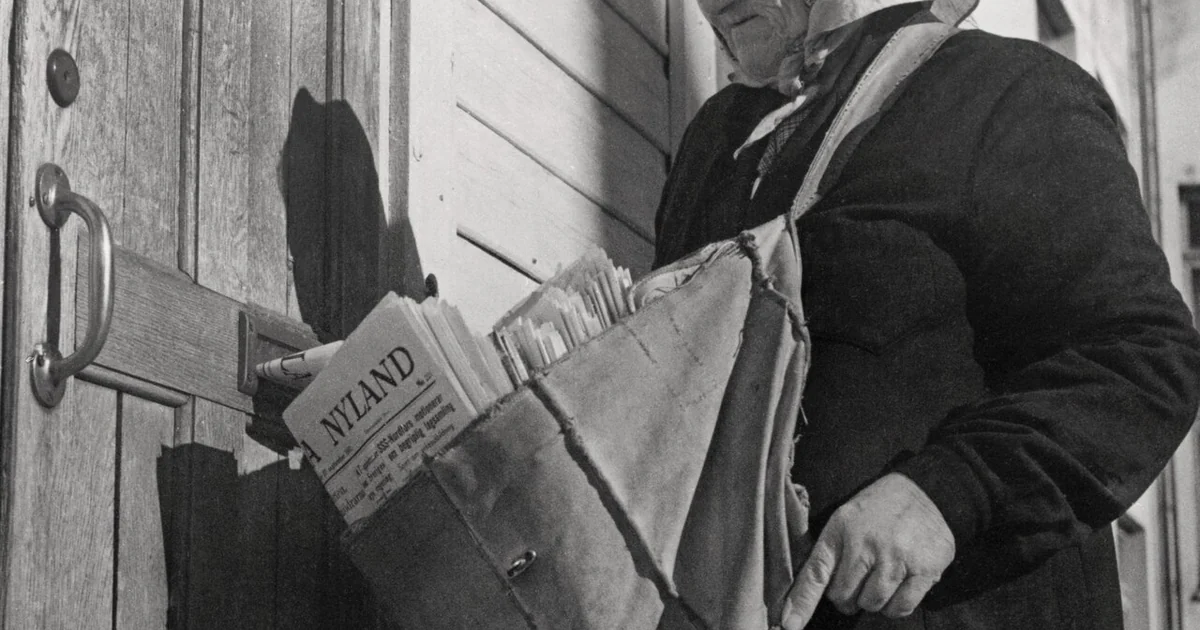 Newspaper Västra Nyland - Tammisaari Printing House. In the picture newspaper peddler Mrs. Rhen.
